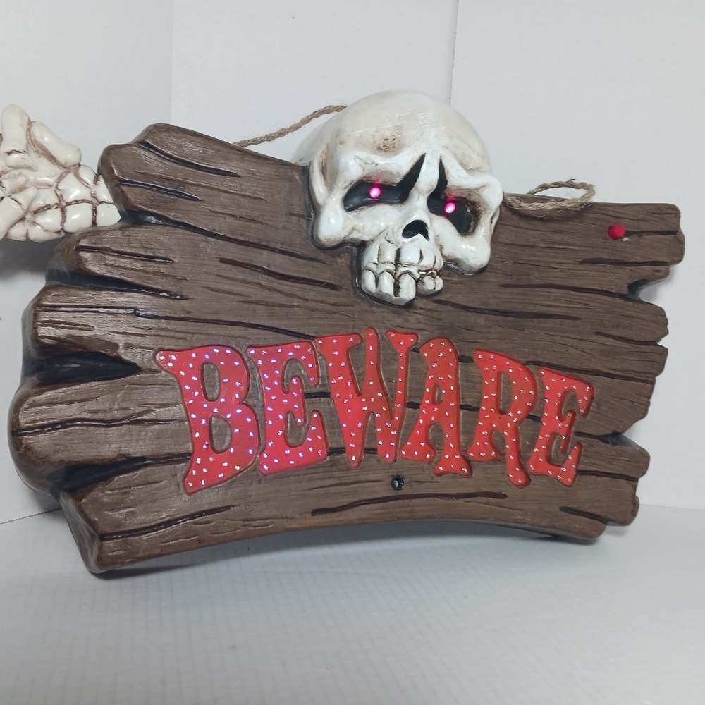 Gemmy Halloween Fiber Optic BEWARE Sign Lights & Sounds Skull Working 2004
